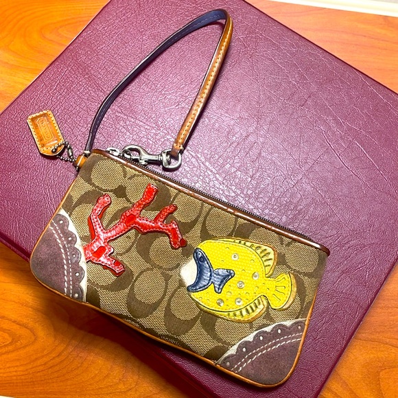 Coach Handbags - COACH RARE 🐠 HTF Vintage Wristlet